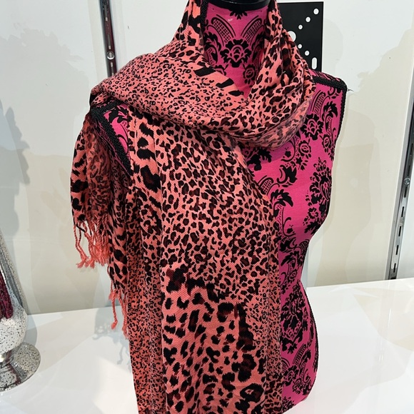 Pink cheetah scarf - Picture 2 of 6